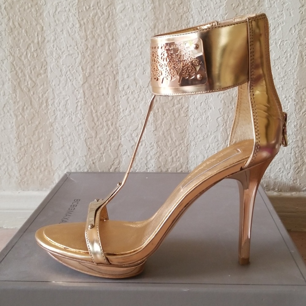 BCBG Phoenix gold leather ankle sandals heels 7